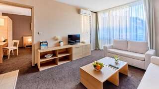 Отель Lucky Bansko Aparthotel SPA & Relax Банско Апартаменты Делюкс с 1 спальней (для 2 взрослых и 2 детей)-1